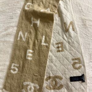CHANEL Wool Scarf in Cream and Tan
